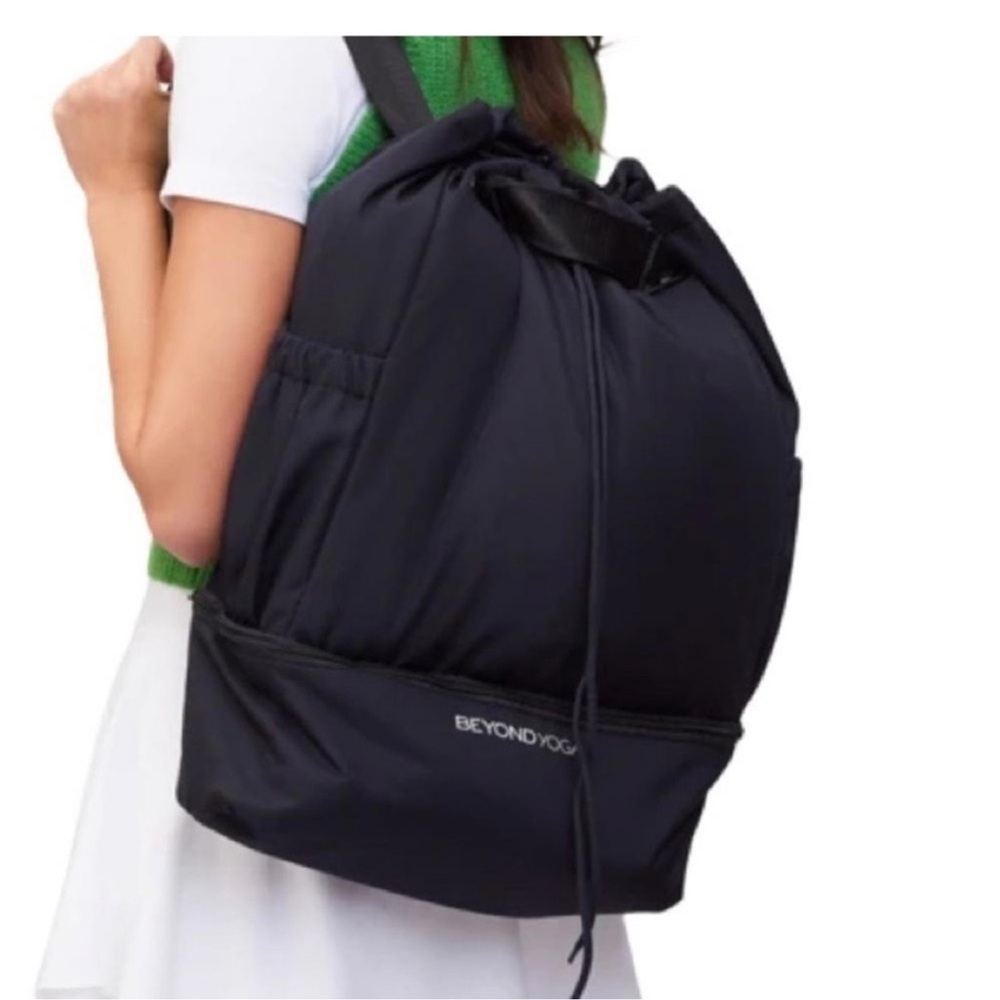 Beyond Yoga Convertible Soft Packable Gym Bag/Backpack Black Travel